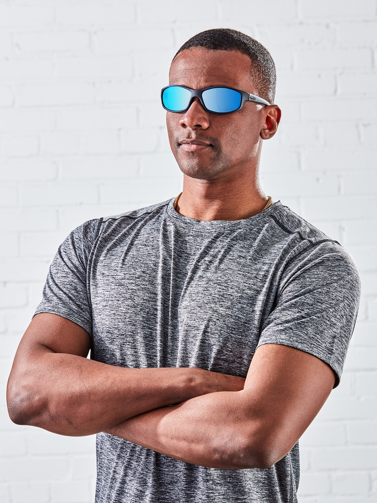 Foster Grant Men's Wrap Sport Sunglasses, Black with Blue Mirror photo 4