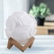 thumbnail image 5 of Lámpara de luz recargable por USB con soporte de madera para montar en casa o en Navidad. Blanco, 5 of 8