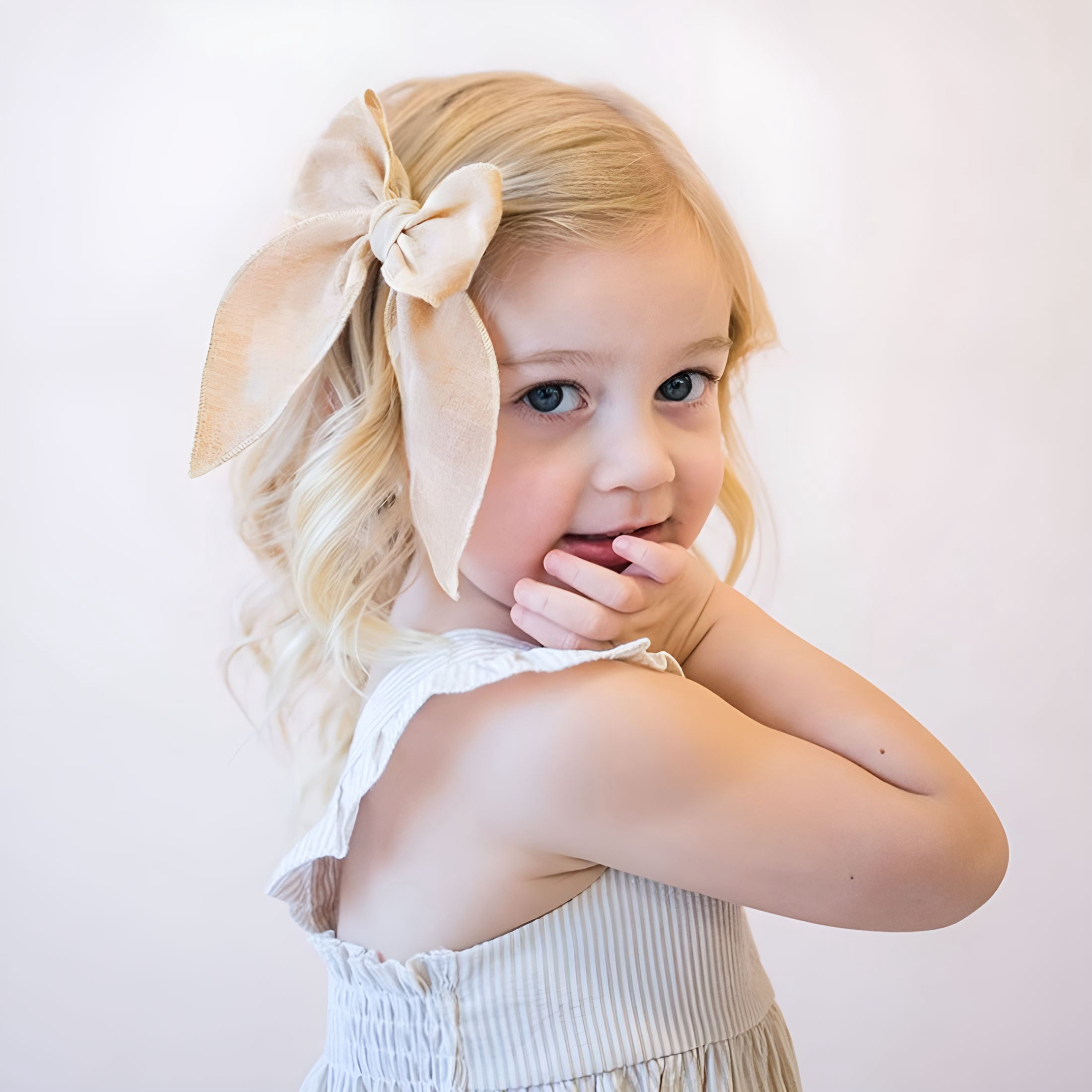 TUWAFE Girls Hair Bows Cotton Linen Alligator Hair Clips Or Little Girls Toddlers Kids Neutral Handmade Hair Accessories-5.5” Bow