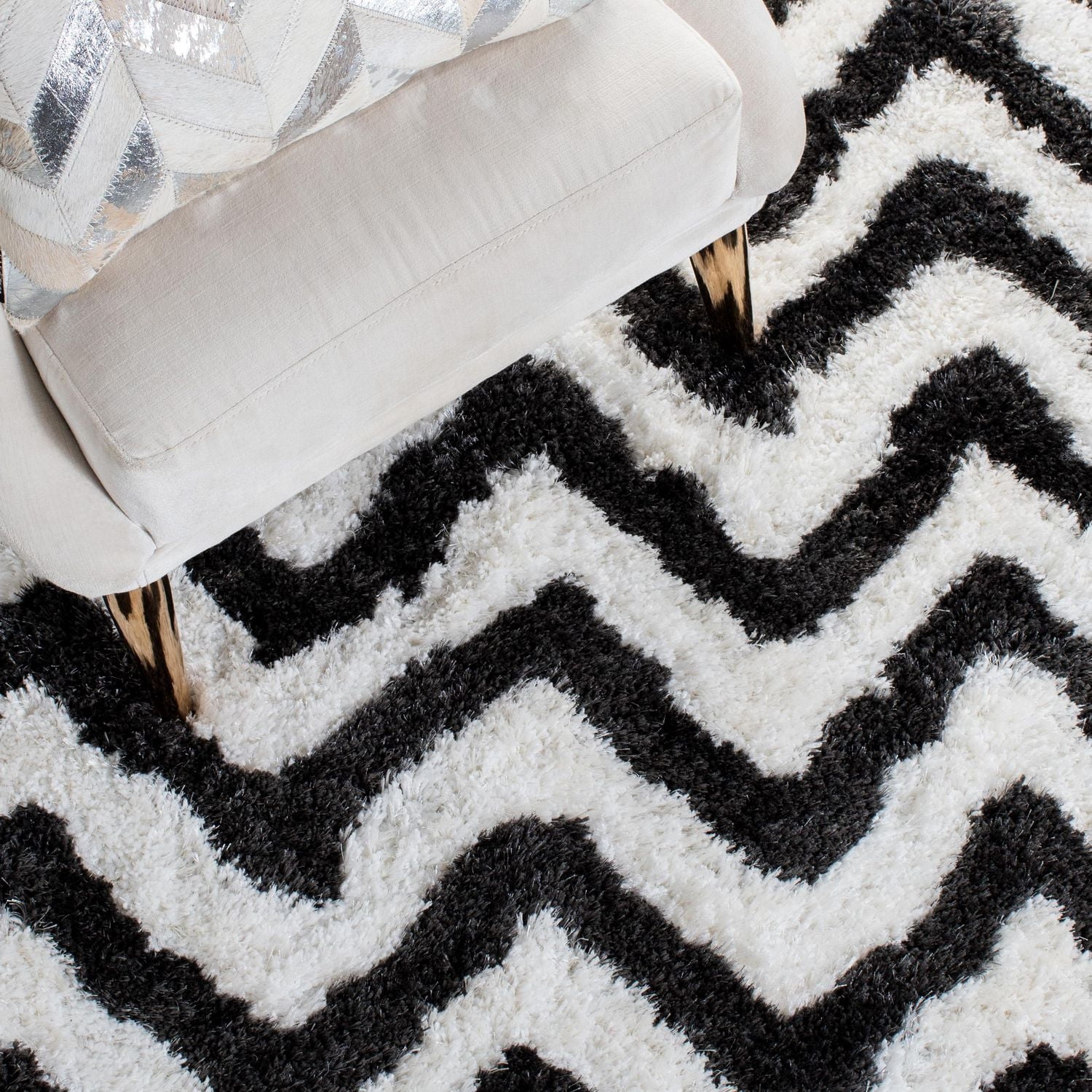 Safavieh Barcelona Carmella Zigzag Stripes Shag Area Rug