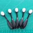 thumbnail image 5 of Paquete de 10 pinceles de maquillaje ovalados para hacer tarjetas (negro), 5 of 5