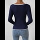 thumbnail image 4 of Camiseta de Larga con Escote Corazón para Mujer, de Punto Acanalado y Ribete en Contraste. Azul Marino L, 4 of 8
