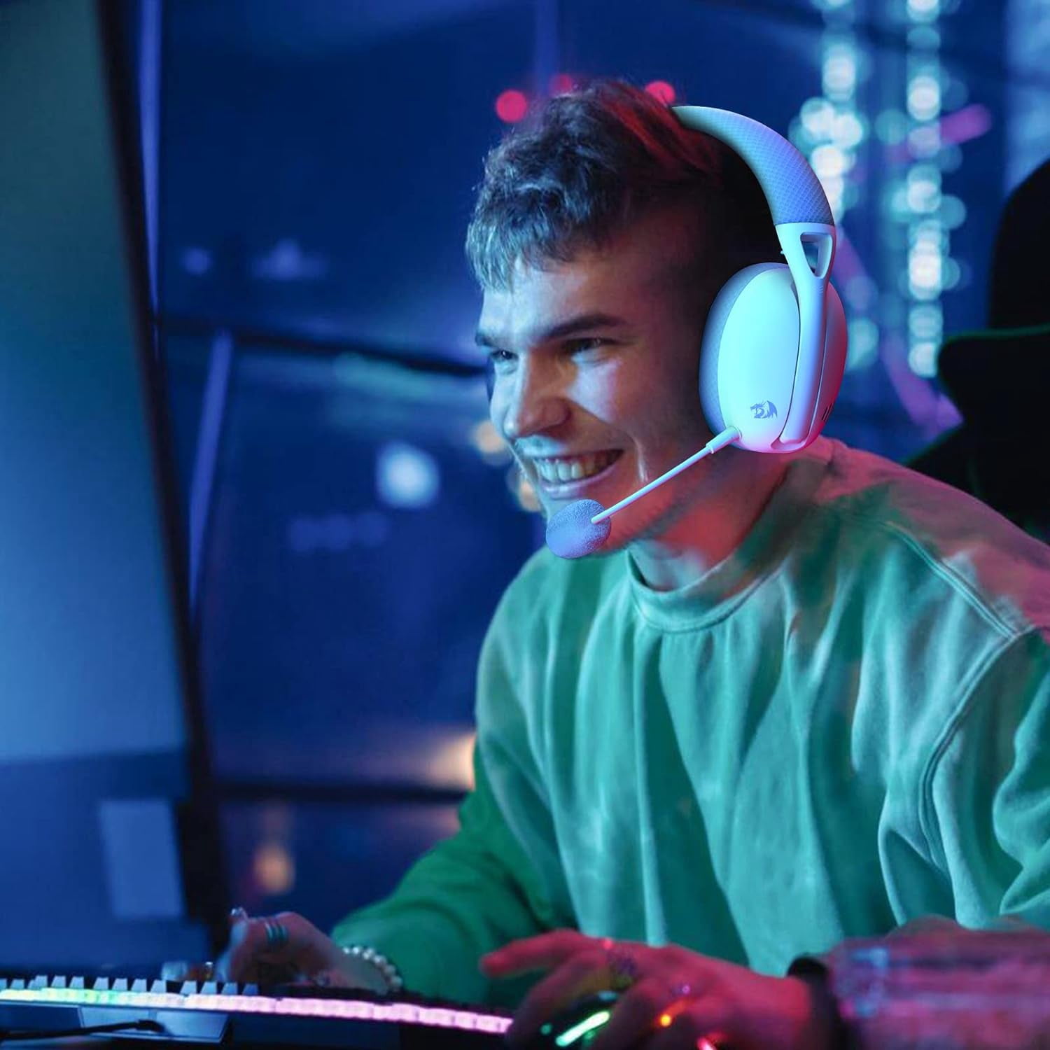 Redragon H848 Headset Bluetooth Wireless Gaming Lightweight 7.1 Surround Sound 40MM Drivers Detachable Microphone Multi Platform