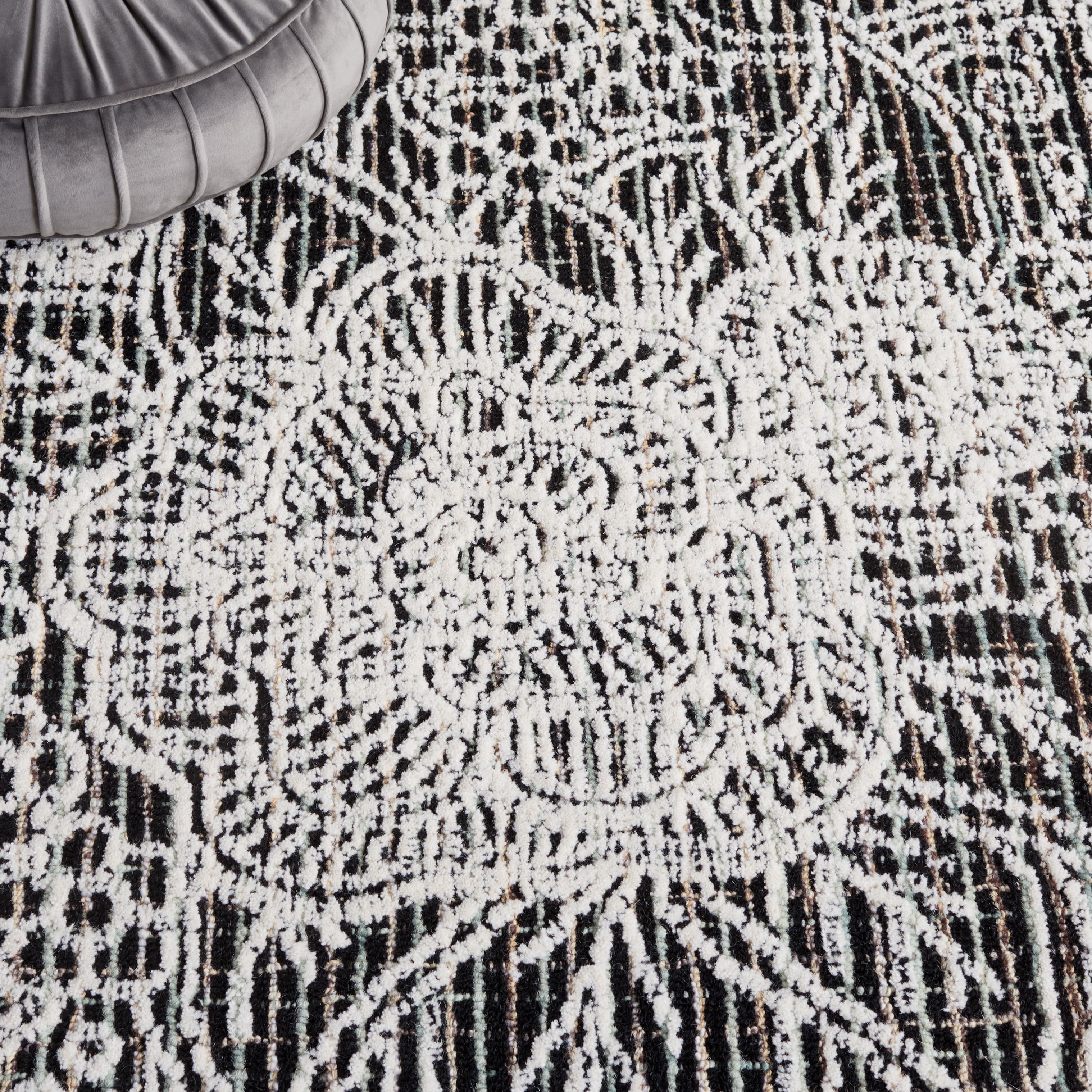 SAFAVIEH Ebony Adair Floral Area Rug, Black/Ivory, 8' x 10'