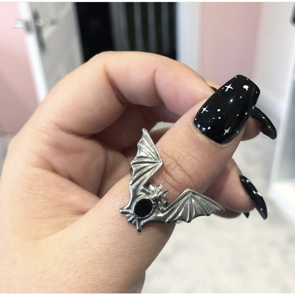 Creative Bat Ring: Alloy Animal Modeling Halloween Jewelry for Trendsetting Personalities