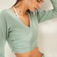thumbnail image 3 of Ropa de yoga y fitness para mujer, cuello en V grande, informal, transpirable, para correr, deportes, manga larga, ropa de secado rápido, 3 of 6