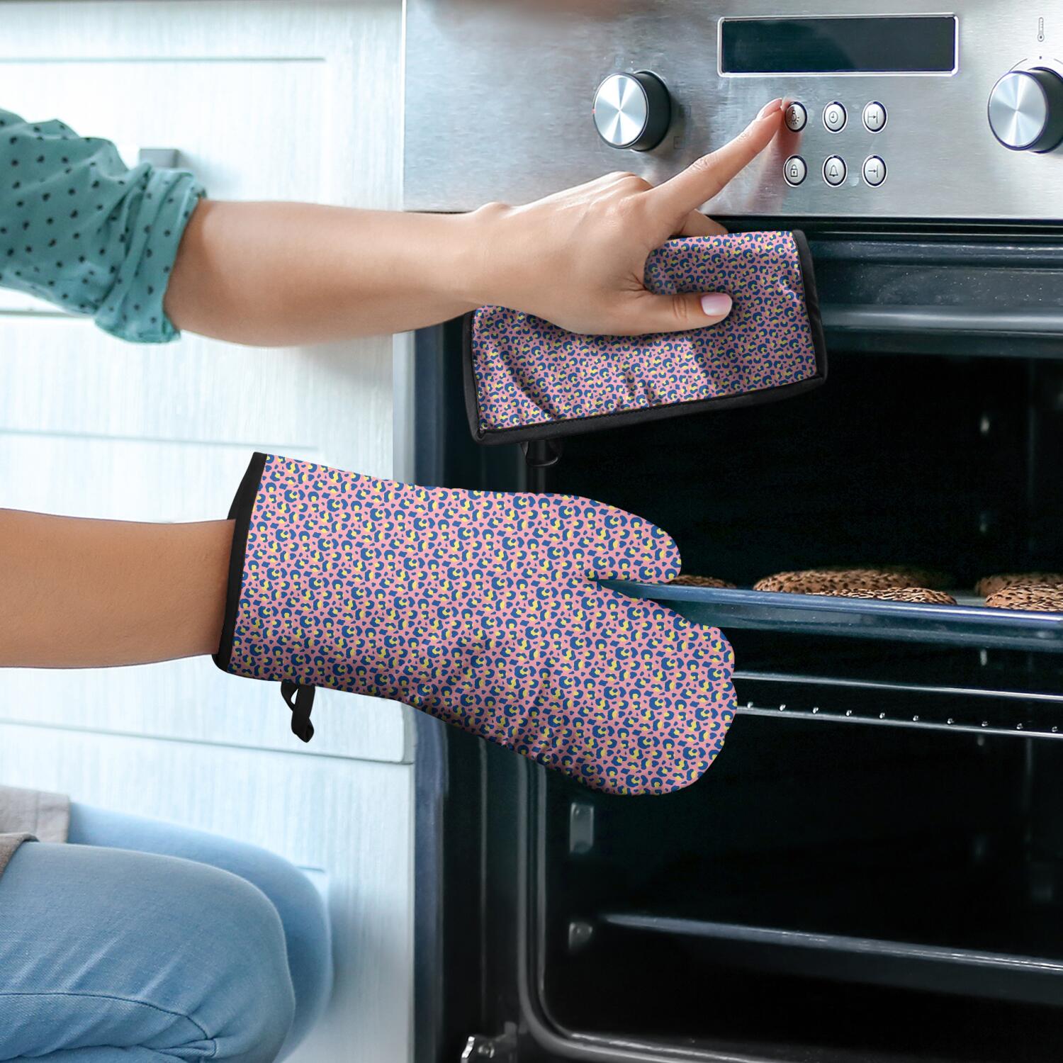 Leopard Print Oven Mitts and Pot Holders Set Of 4, Heat Resistant Kitchen Gloves with Non-Slip Grip, Hanging Loop, Soft Cotton Lining for Baking, Cooking, Grilling, Barbecue