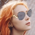 thumbnail image 4 of de Sol Poligonales de Moda de Protección Sin Marco con Bordes Ligeramente para Mujeres Damas Compras Fiesta Aire única Baoblaze  Gafas de sol para adultos, 4 of 6