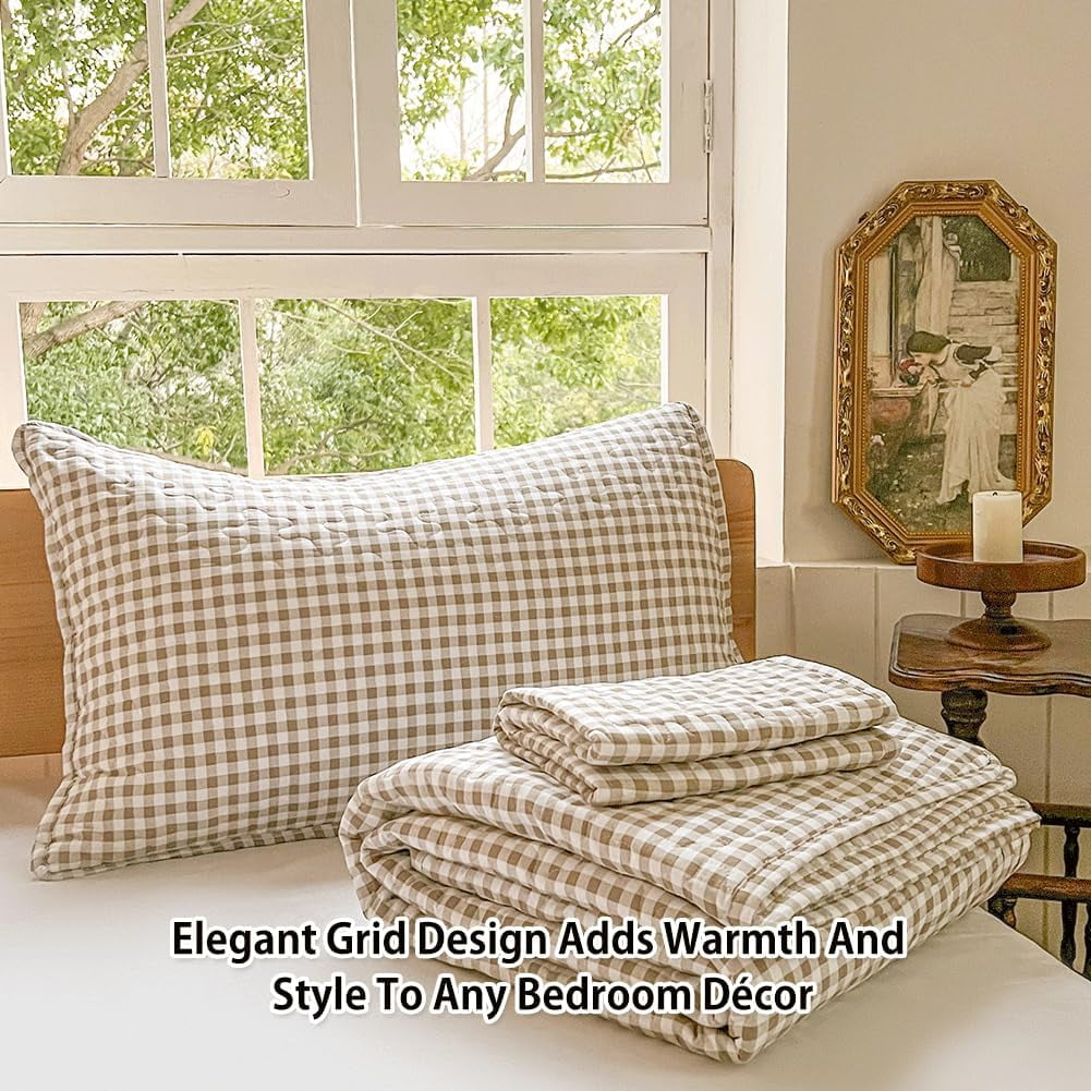 Tan Gingham King Quilt Set, Soft Pre-Washed Microfiber Taupe Plaid King Bedspread, Lightweight Checked Summer Quilt, Grid Bedding Coverlets for All Seasons (Includes 1 Quilt, 2 Pillow Shams)