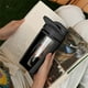 thumbnail image 5 of Botella mezcladora de proteínas de 500 ml | Vaso deportivo portátil con mezclador y escala de capacidad | Tapa abatible antifugas, agitador integrado y agarre aislante para gimnasio y exteriores, 5 of 6