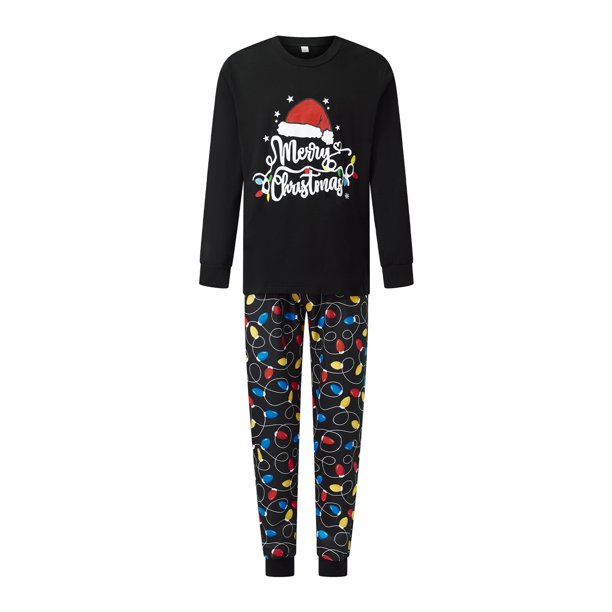 Conjunto de pijamas navideños familiares a juego con estampado de luces de guirnalda de letras. Pijamas de vacaciones para papá, mamá y niños.