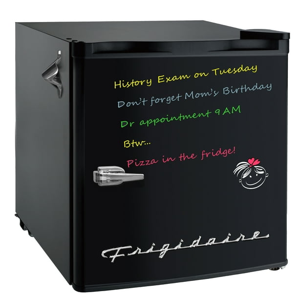 Tủ lạnh mini retro Frigidaire là sự lựa chọn tuyệt vời cho những ai yêu thích phong cách cổ điển. Với thiết kế mang đậm phong cách 50s và các tính năng hiện đại như làm đá nhanh và tiết kiệm năng lượng, tủ lạnh mini này sẽ đem lại cho bạn sự tiện nghi và trang trí cho không gian sống của bạn. Nhấn vào hình ảnh để khám phá thêm các tính năng của tủ lạnh mini này.