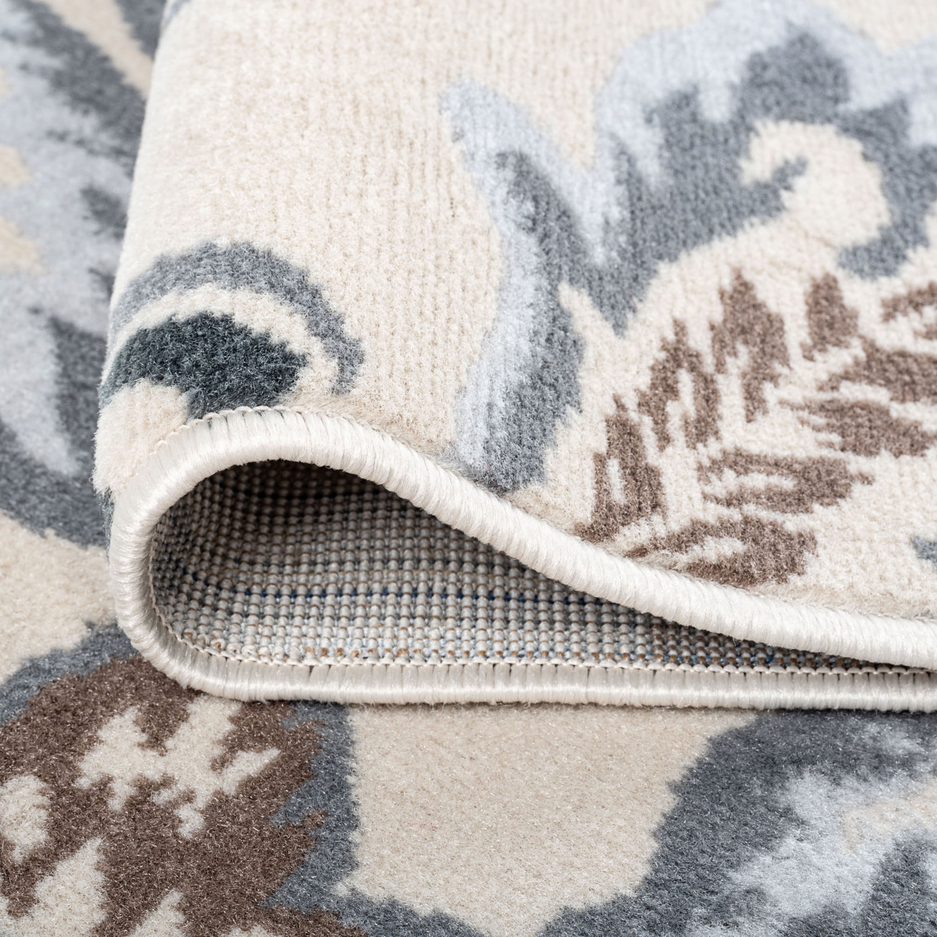 Madison Traditional 5' Round Cream Polypropylene Indoor Area Rug