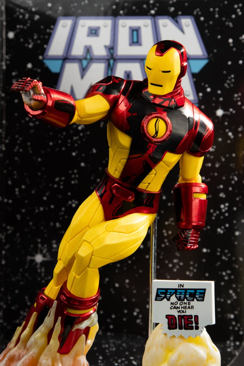 Iron Man (Iron Man #256) 1:6th Scale Collectible Figure w/Scene & Comic - McFarlane Toys