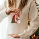 thumbnail image 5 of Adornos Navideños Colgantes de Acrílico con Forma de Letras para Árbol de Navidad (26 Unidades) | Decoración Navideña Diy | Diseño Rojo con Gorro de Papá Noel | Tamaño: 10 Cm | Paquete de 26, 5 of 6
