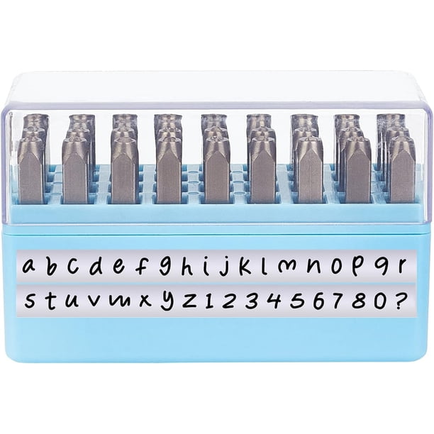 Juego de 36 sellos metálicos de letras y números de 3 mm con estuche bajo y punzón para estampar joyas, cuero y madera (incluye A~Z 0-8).