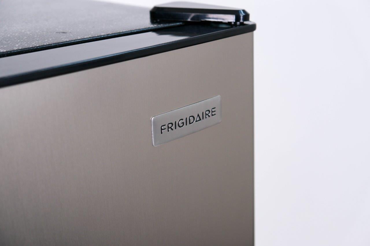 Frigidaire 7.5 Cu. ft. Top Mount Refrigerator, Apartment Size Fridge with Reversible Doors, Platinum