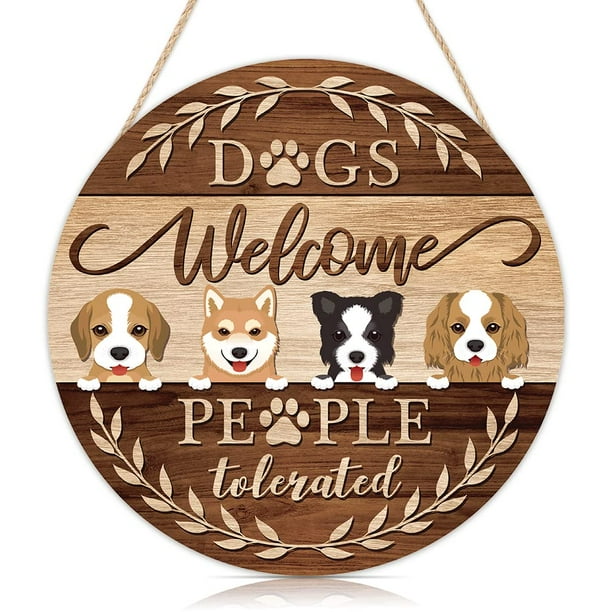 Divertido letrero de bienvenida para puerta de entrada para perro, decoración de puerta de perro de dibujos animados adorable de granja, perros bienvenidos, letrero tolerado para colgar