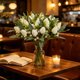 thumbnail image 5 of Adornos de tulipanes artificiales para mesas de hotel | Decoraciones con flores de tulipán artificiales para bodas | Fotografía de bodas y ramo de novia, 5 of 6