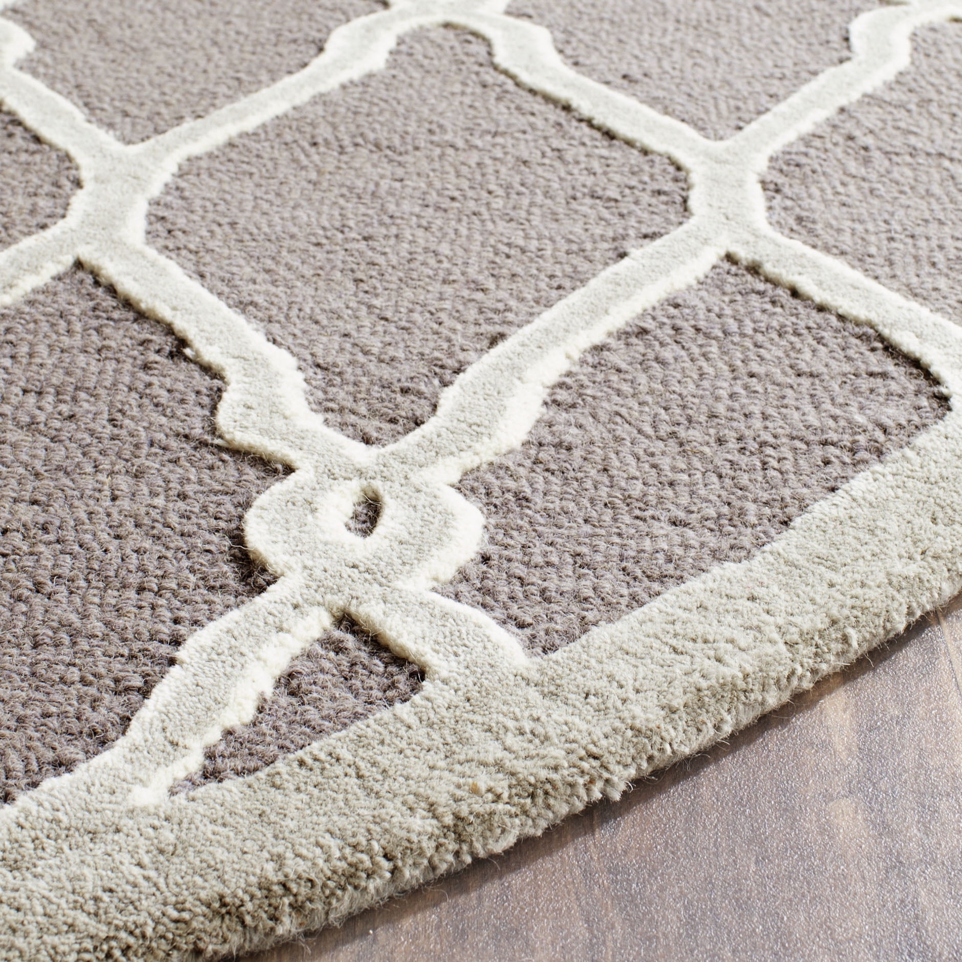 SAFAVIEH Cambridge Selwyn Geometric Wool Area Rug, Dark Gray/Ivory, 6' x 6' Round