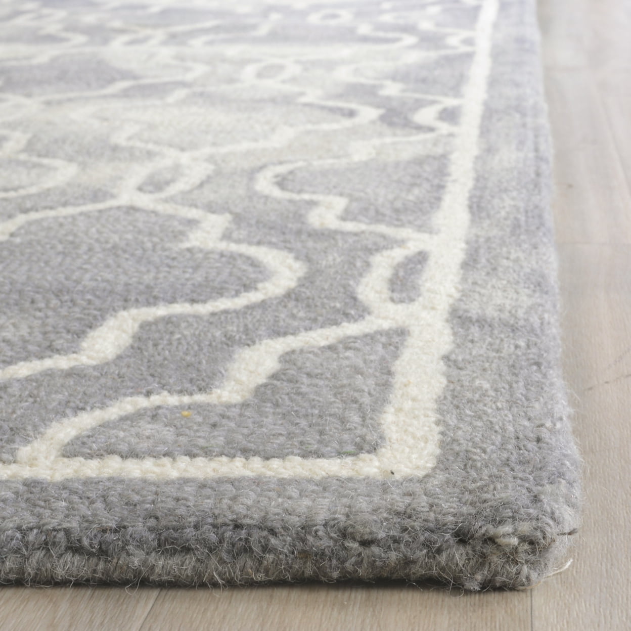 SAFAVIEH Dip Dye Leighton Geometric Wool Area Rug, Grey/Ivory, 5' x 8'
