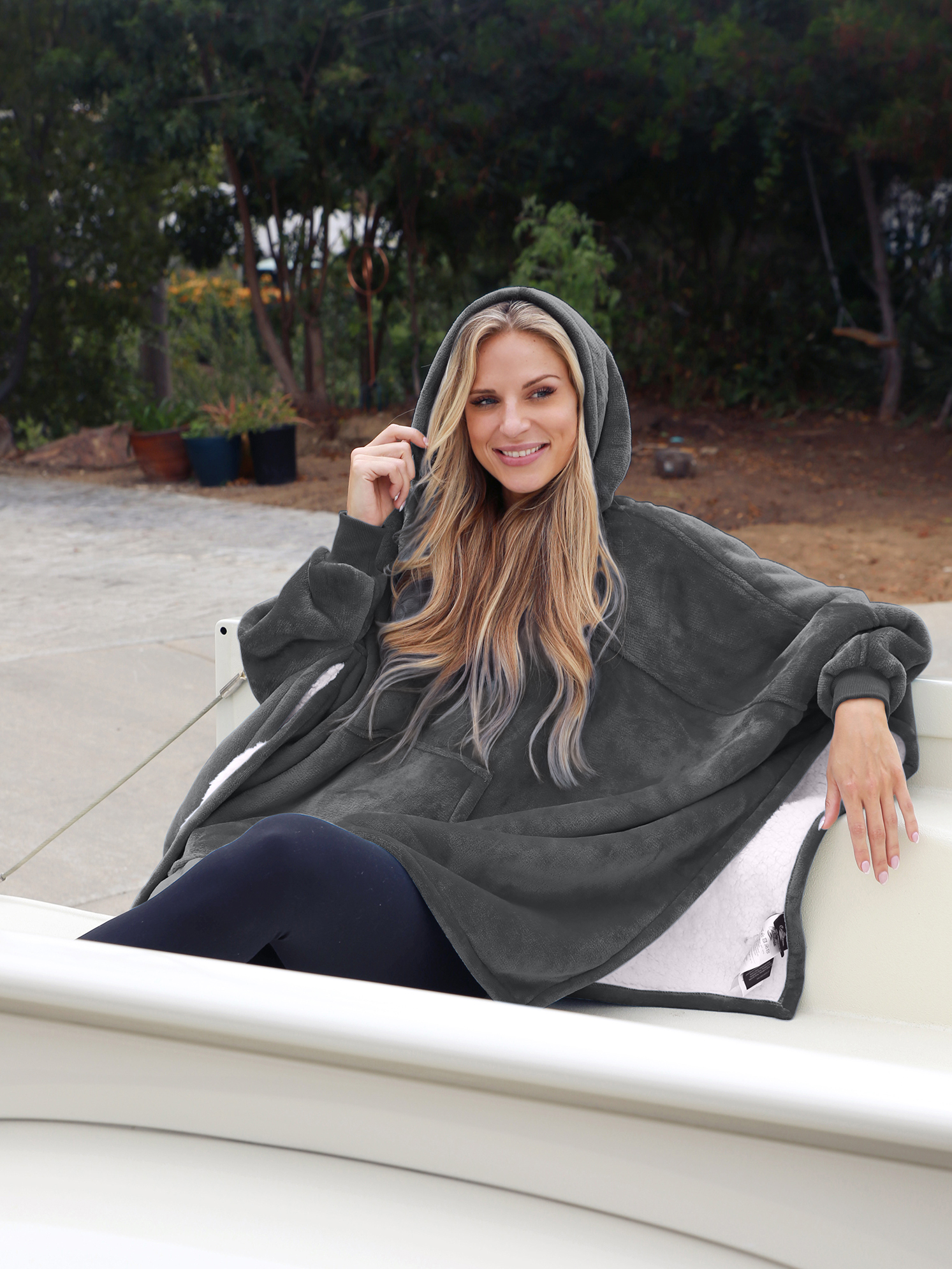 Tirrinia Oversized Hoodie Blanket Batwing Sleeve Sweatshirt Cozy Sherpa Huge Wearable Blankets Gift for Adults Women Teenagers Wife Girlfriend Purple