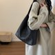 thumbnail image 4 of Bolso de gran capacidad para mujer 2025, nuevo estilo, moderno y versátil bolso de hombro con textura de color sólido, bolso de mano para viajeros popular este año., 4 of 5