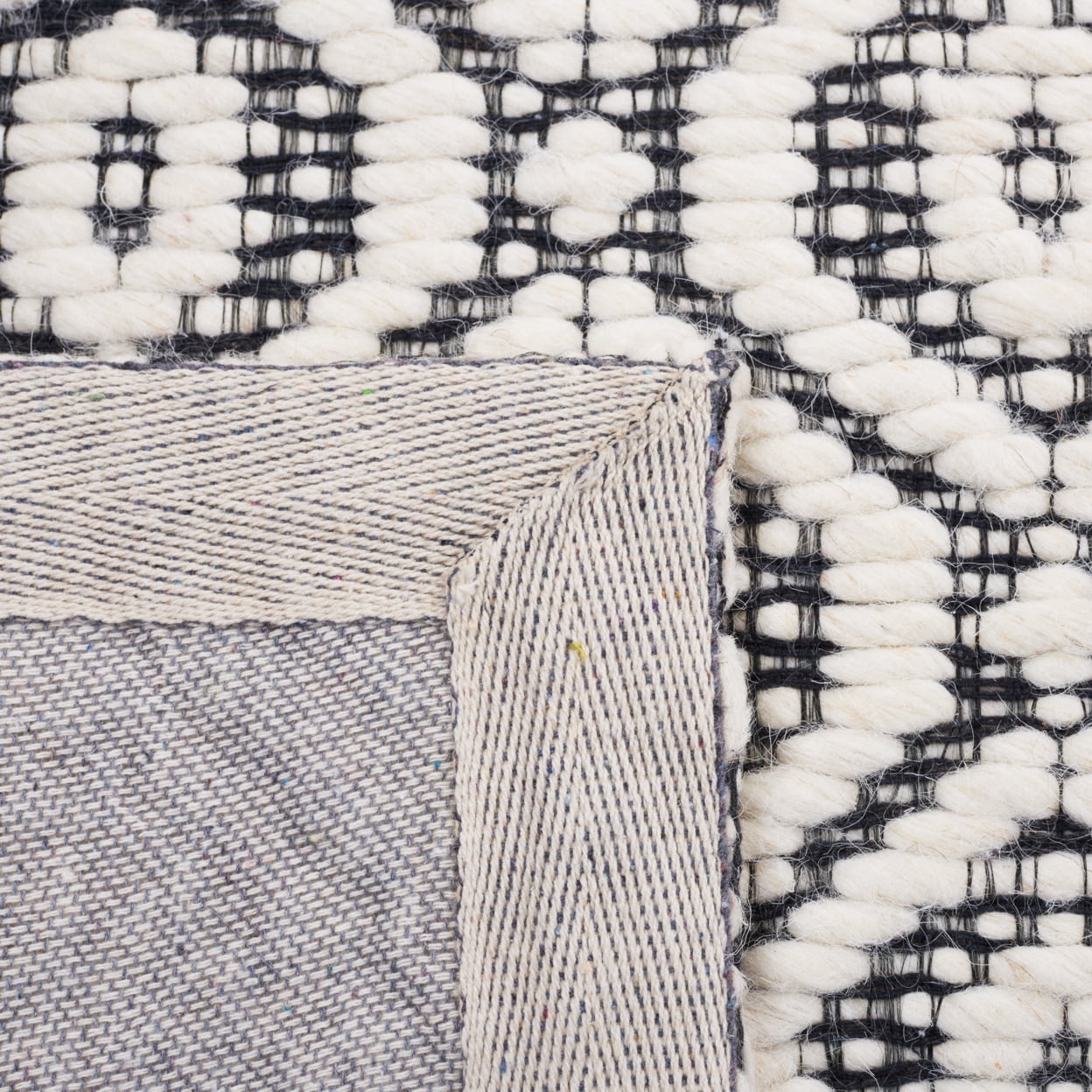 SAFAVIEH Marbella Fabiana Geometric Area Rug, Black/Ivory, 5' x 8'