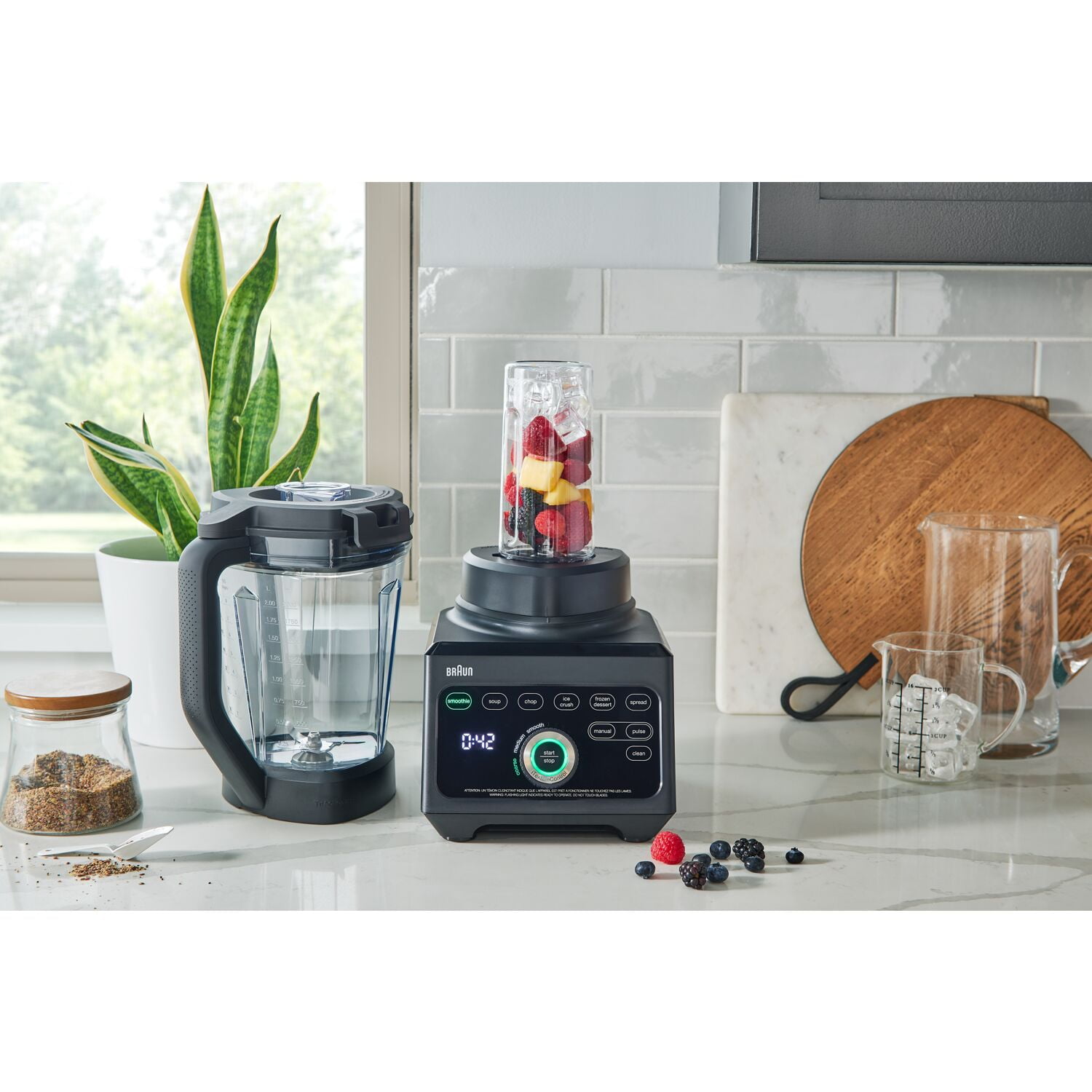 Braun TriForce Pro 1600 Watt Power Blender with Smoothie 2Go Bottle, New