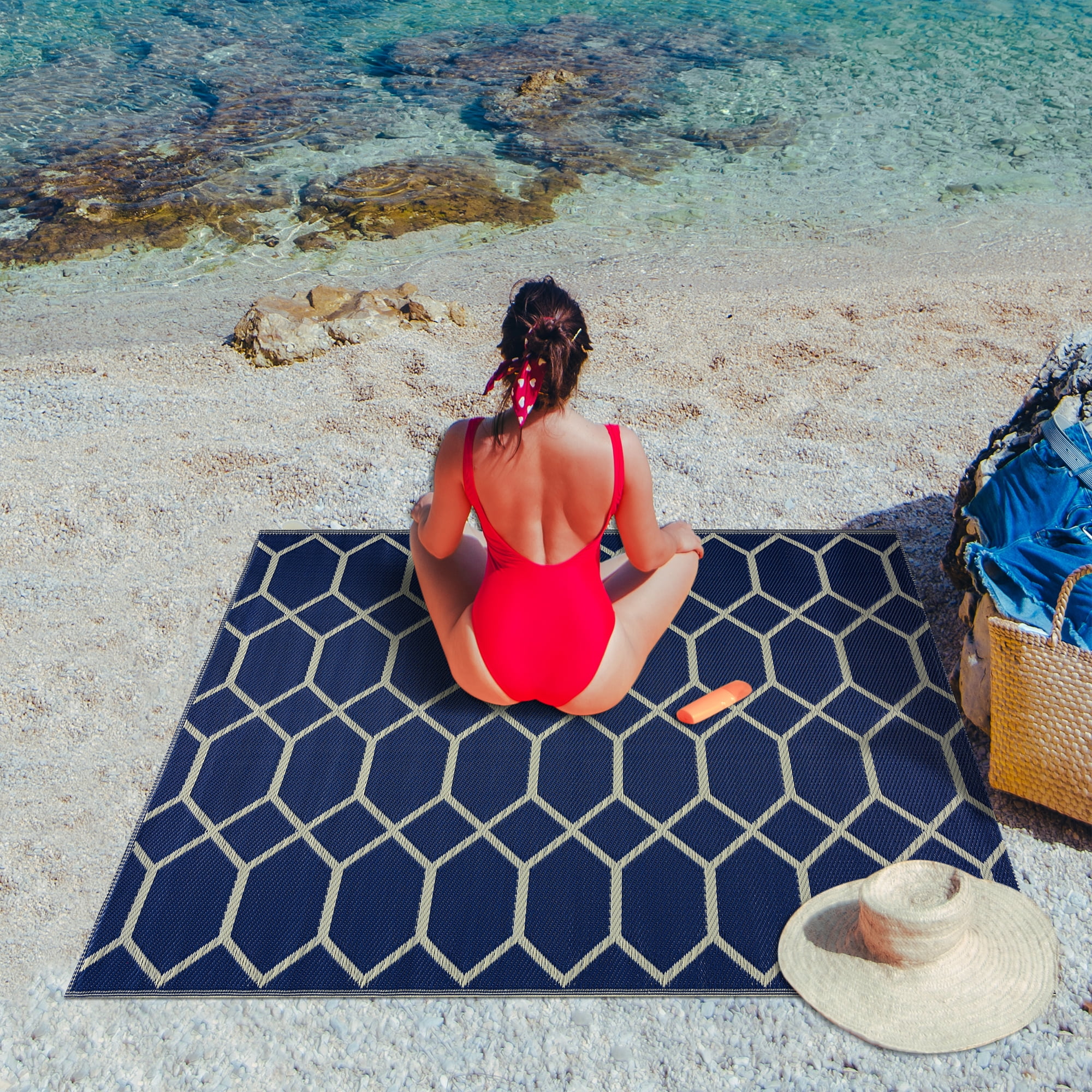 Playa Rug Reversible Indoor/Outdoor 100% Recycled Plastic Floor Mat/Rug - Weather, Water, Stain, Fade and UV Resistant - Miami- Navy & Creme (4'x6')