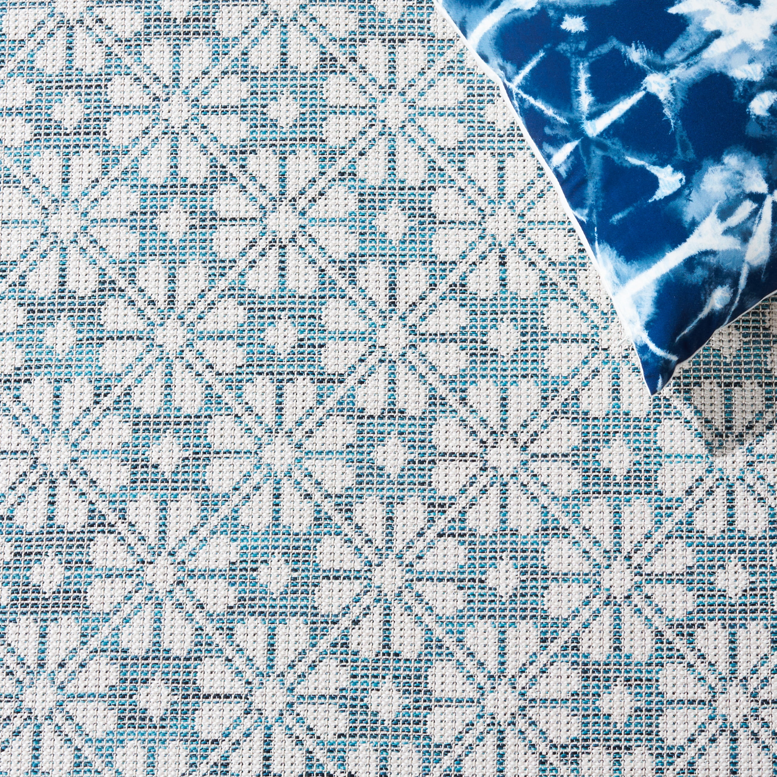 SAFAVIEH Martha Stewart Hampton Diamond Indoor/Outdoor Area Rug, Blue/Beige, 8' x 10'
