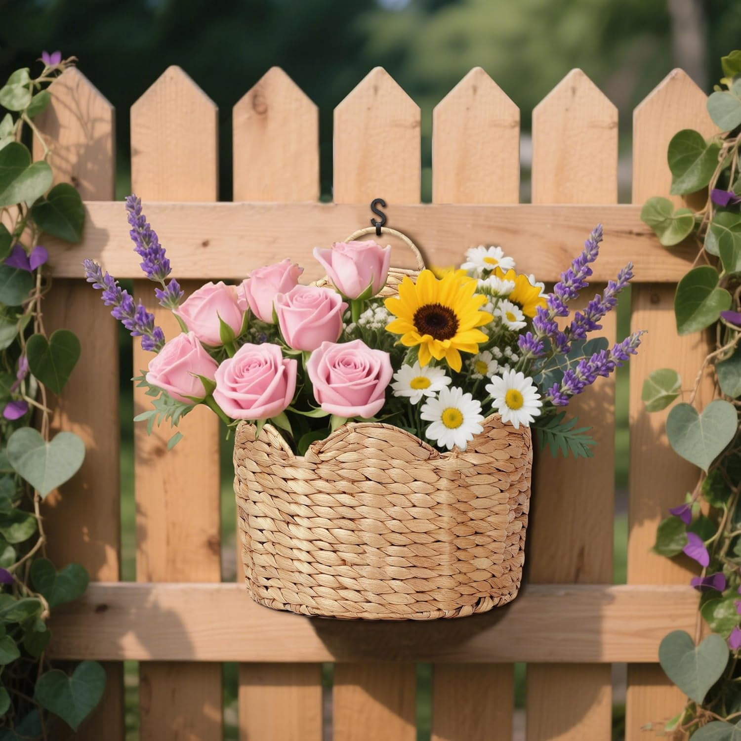Scalloped Hanging Wall Basket Planter, Handwoven Water Hyacinth Wicker Basket for Front Door Decor, Farmhouse Wall Organizer for Flowers, Mail & Storage, Rustic Indoor Outdoor Home Decoration