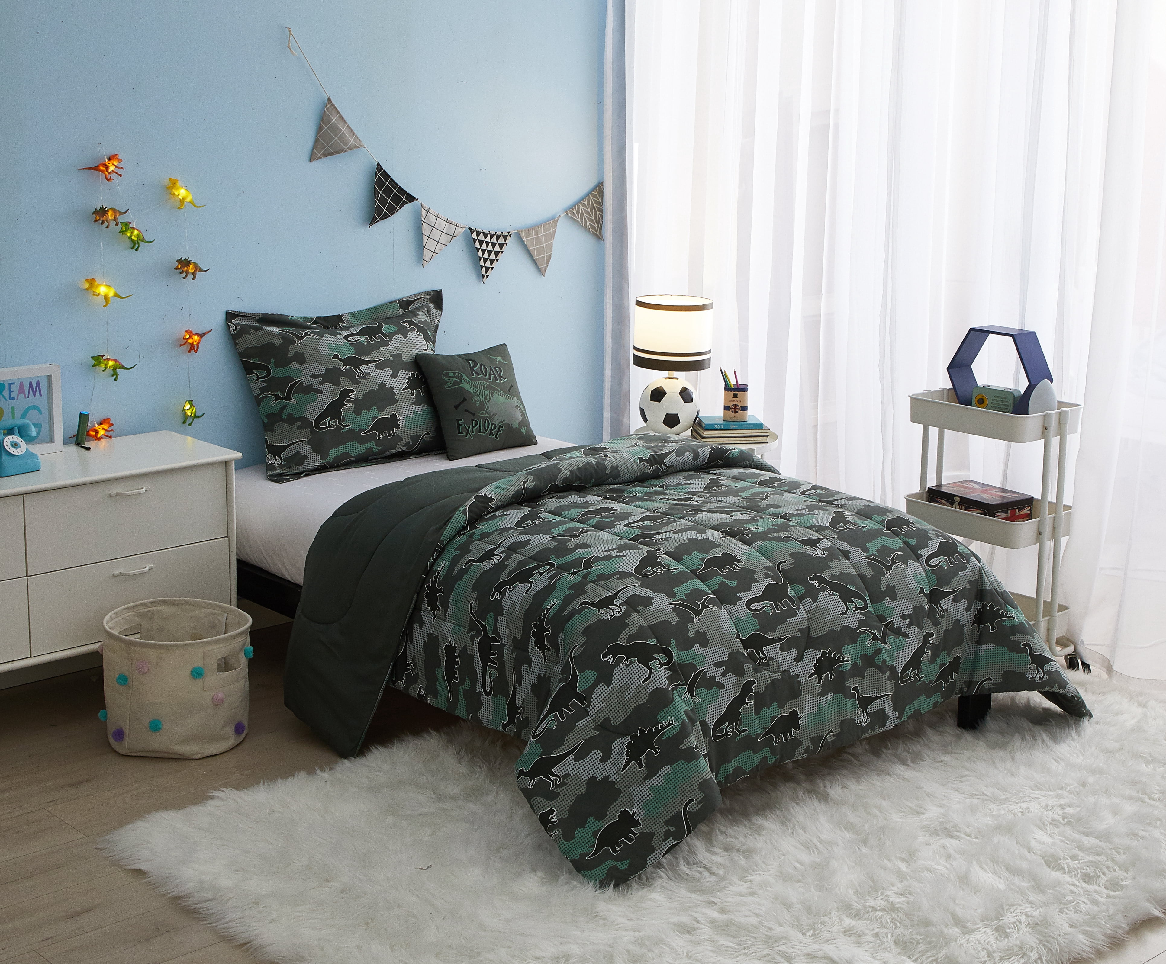 Your Zone Camo 5 Piece Glow In the Dark Comforter Set with Bonus String Light, Twin