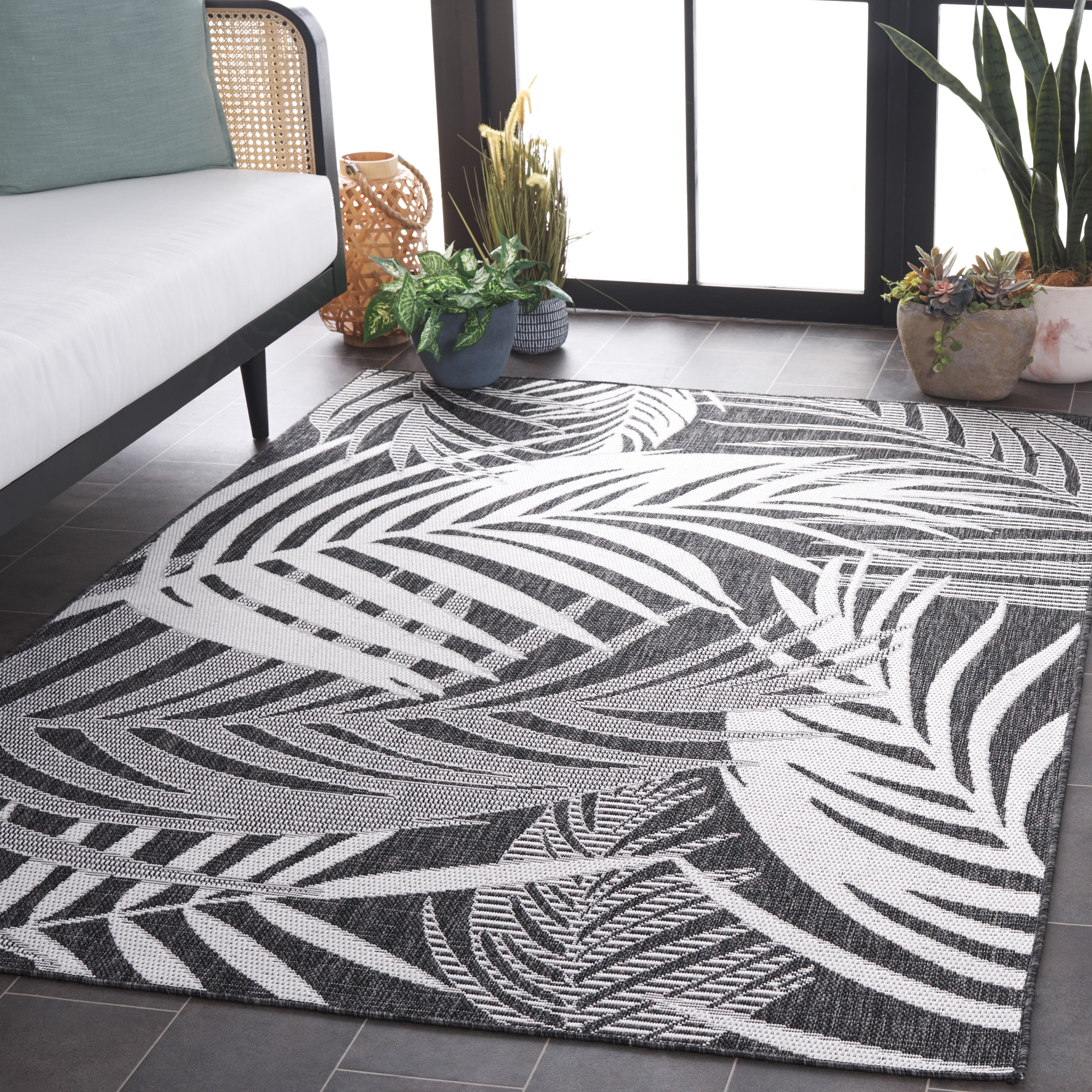 SAFAVIEH Beach House Kaeden Botanical Indoor/Outdoor Area Rug, Charcoal/Ivory, 9' x 12'
