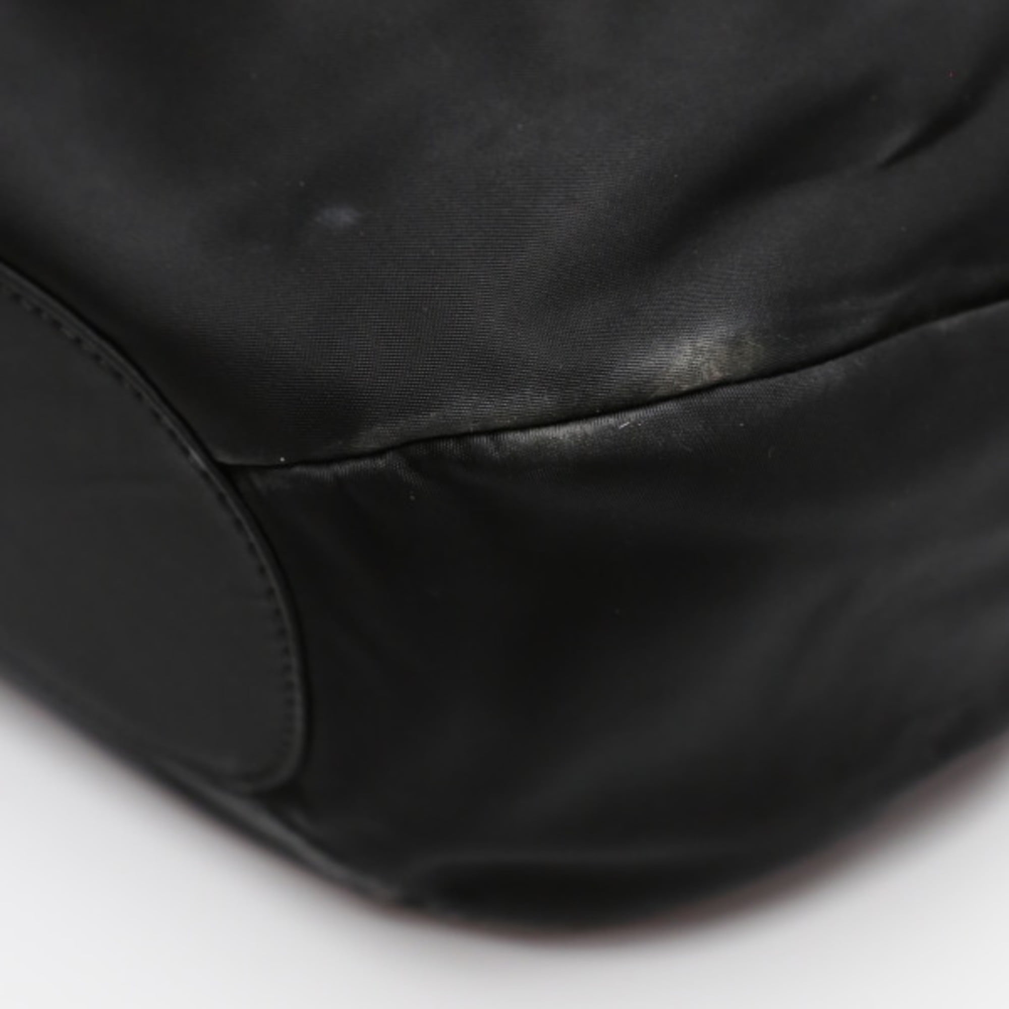 Pre-Owned Kate Spade handbag in black nylon. (Fair)