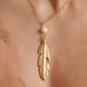 thumbnail image 5 of VANGANIA collar dorado con dije de pluma y perla mayorca regalo para mujer, 5 of 7