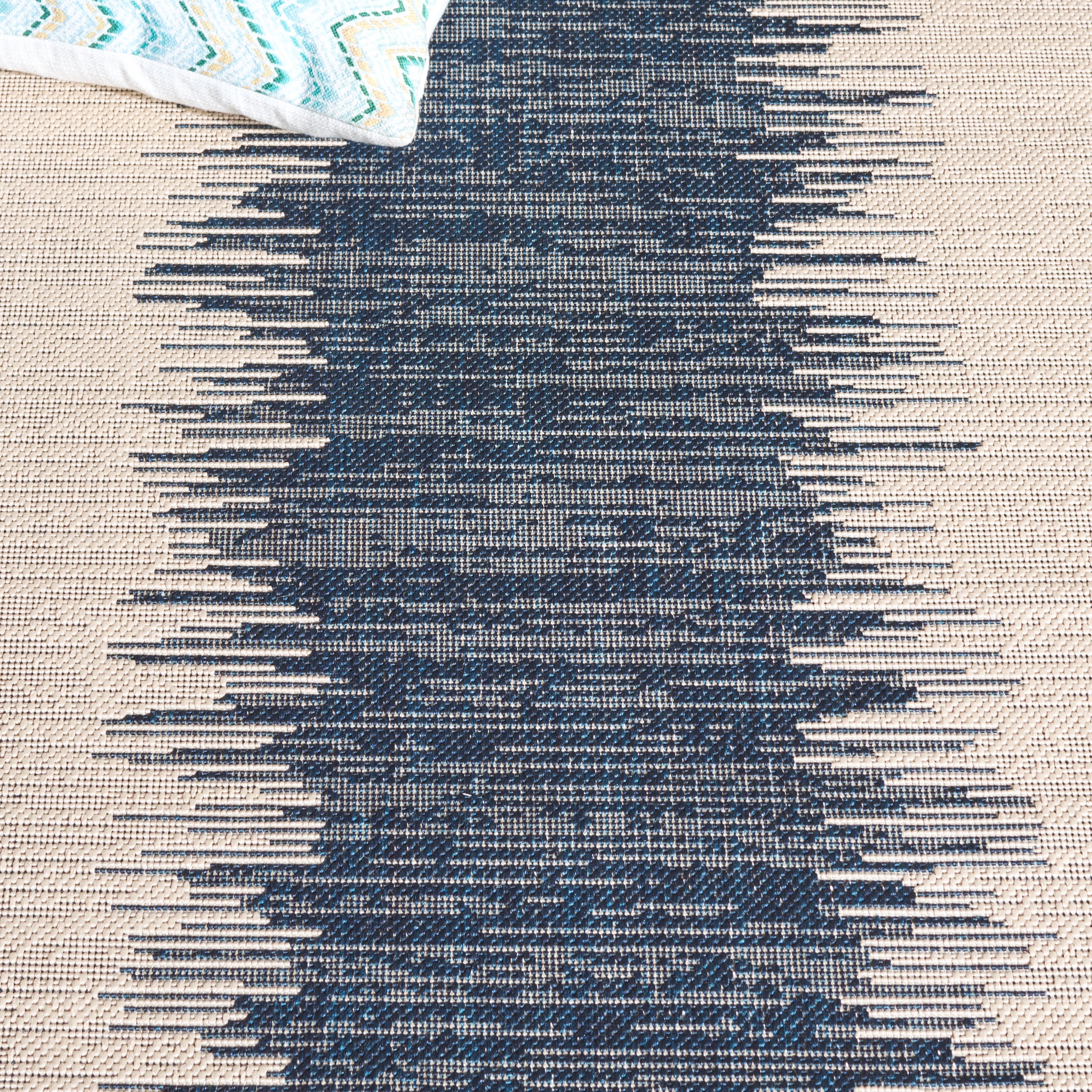 SAFAVIEH Courtyard Alexa Striped Indoor/Outdoor Area Rug, Beige/Navy, 5'3" x 7'7"