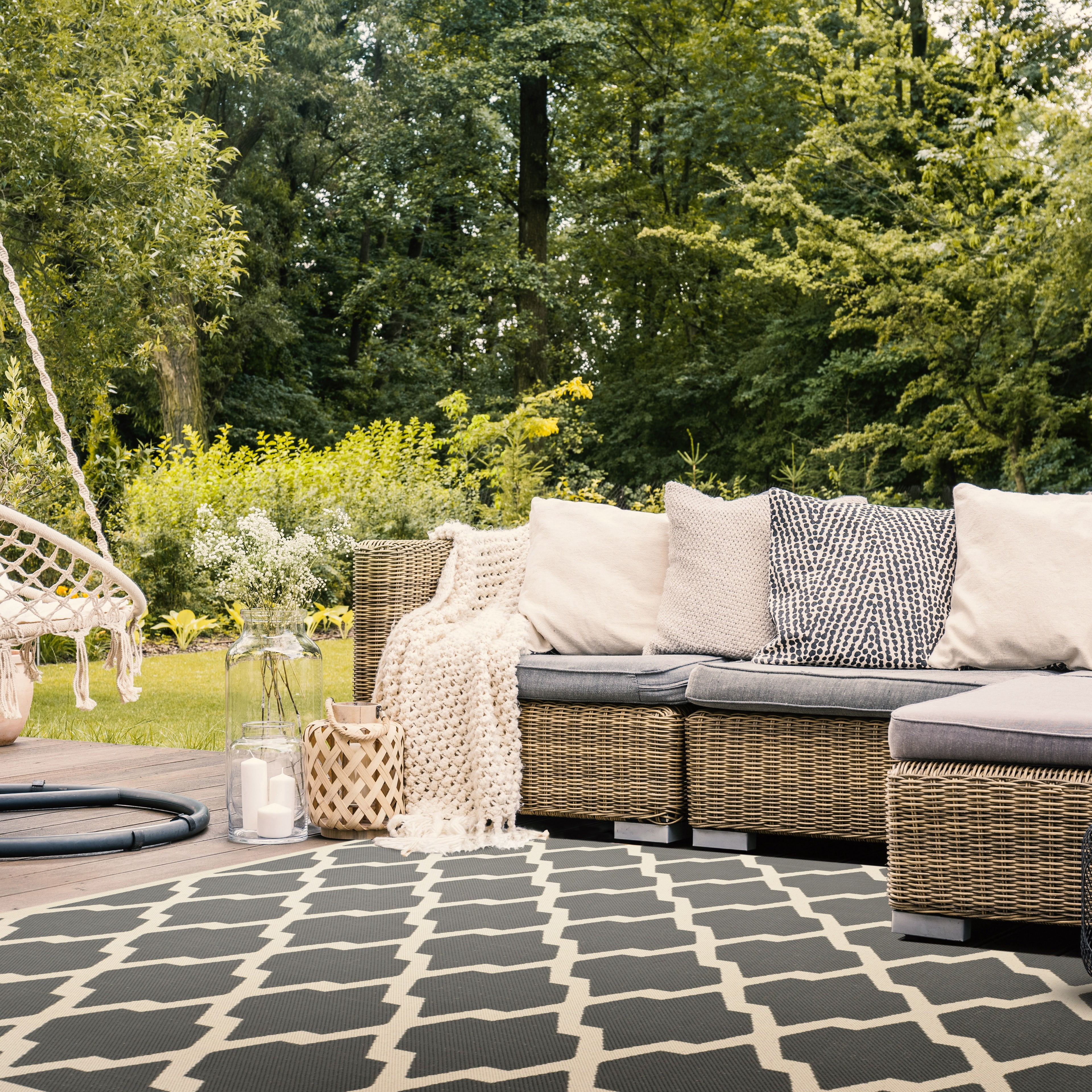Safavieh Courtyard Amber Geometric Indoor/Outdoor Area Rug, Anthracite/Beige, 5'3" x 5'3" Square