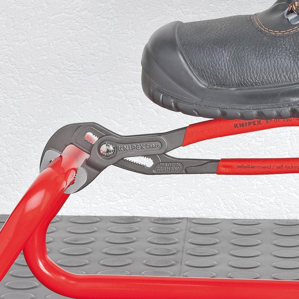 Knipex 22" OAL, 4-1/2" Max Capacity, 20 Position Adjustable Tongue & Groove Pliers