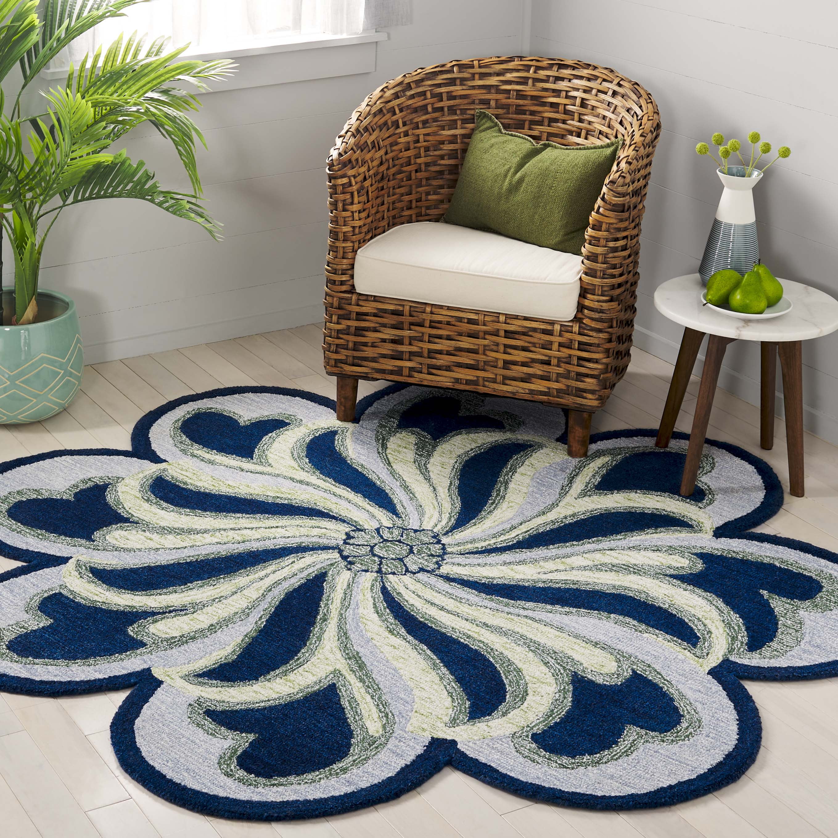 SAFAVIEH Novelty Alaois Floral Area Rug, Navy/Green, 6' x 6' Round
