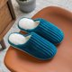 thumbnail image 1 of Pantuflas de algodón para primavera y otoño e invierno para mujer, para interior del hogar, antideslizantes, cálidas, para parejas, de felpa, para hombre y mujer, 1 of 6