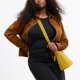thumbnail image 2 of Bolso tipo saco Coach Bleecker 21 gamuza amarilla 21x22x12 cm, 2 of 6