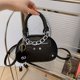 thumbnail image 3 of Bolso de mano con cadena decorativa, sencillo y elegante, estilo occidental, bandolera de verano para mujer, 3 of 6