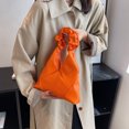 thumbnail image 3 of Nuevo bolso de hombro de PU portátil para mujer con diseño de nicho francés plisado en forma de nube rómbica color naranja, 3 of 5