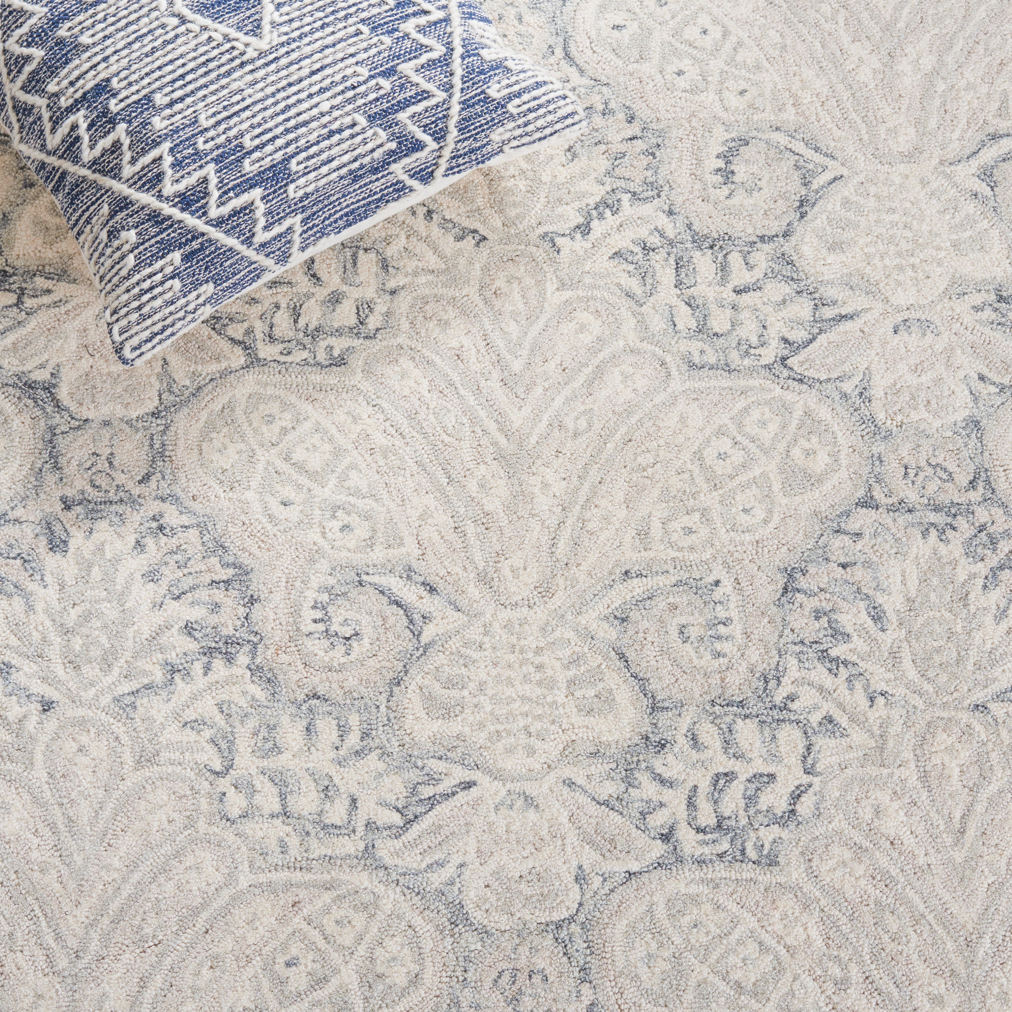 SAFAVIEH Micro-Loop Deziree Floral Runner Rug, Charcoal/Ivory, 2'3" x 13'