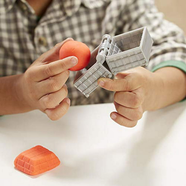 Play Doh Wheels Crane Forklift Set with 3 Cans of Play Doh