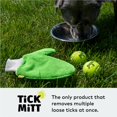 thumbnail image 2 of Guante antigarrapatas Tick Mitt Green para humanos y mascotas, 2 of 6