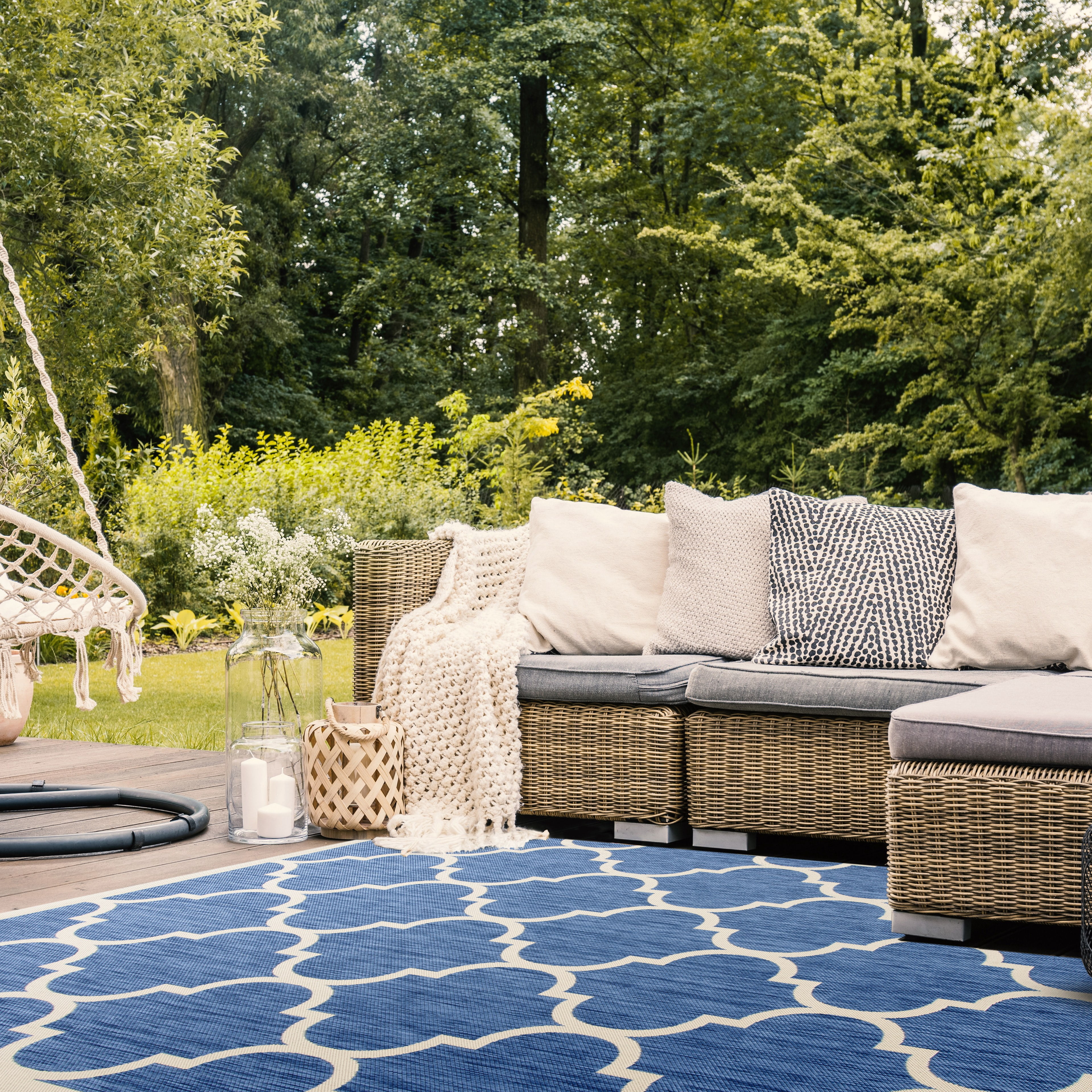 Safavieh Courtyard Alyssa Geometric Indoor/Outdoor Area Rug, Blue/Beige, 7'10" x 7'10" Square