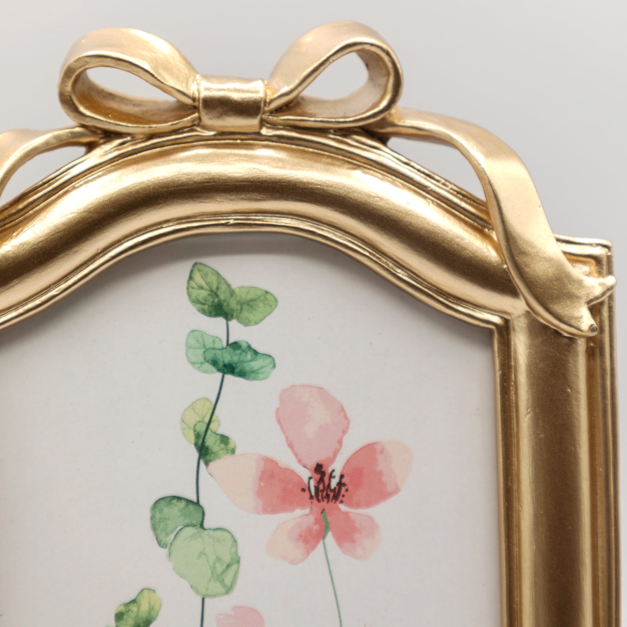 OneDesign Home 5X7 Gold Bow Detail Resin Tabletop Picture Frame