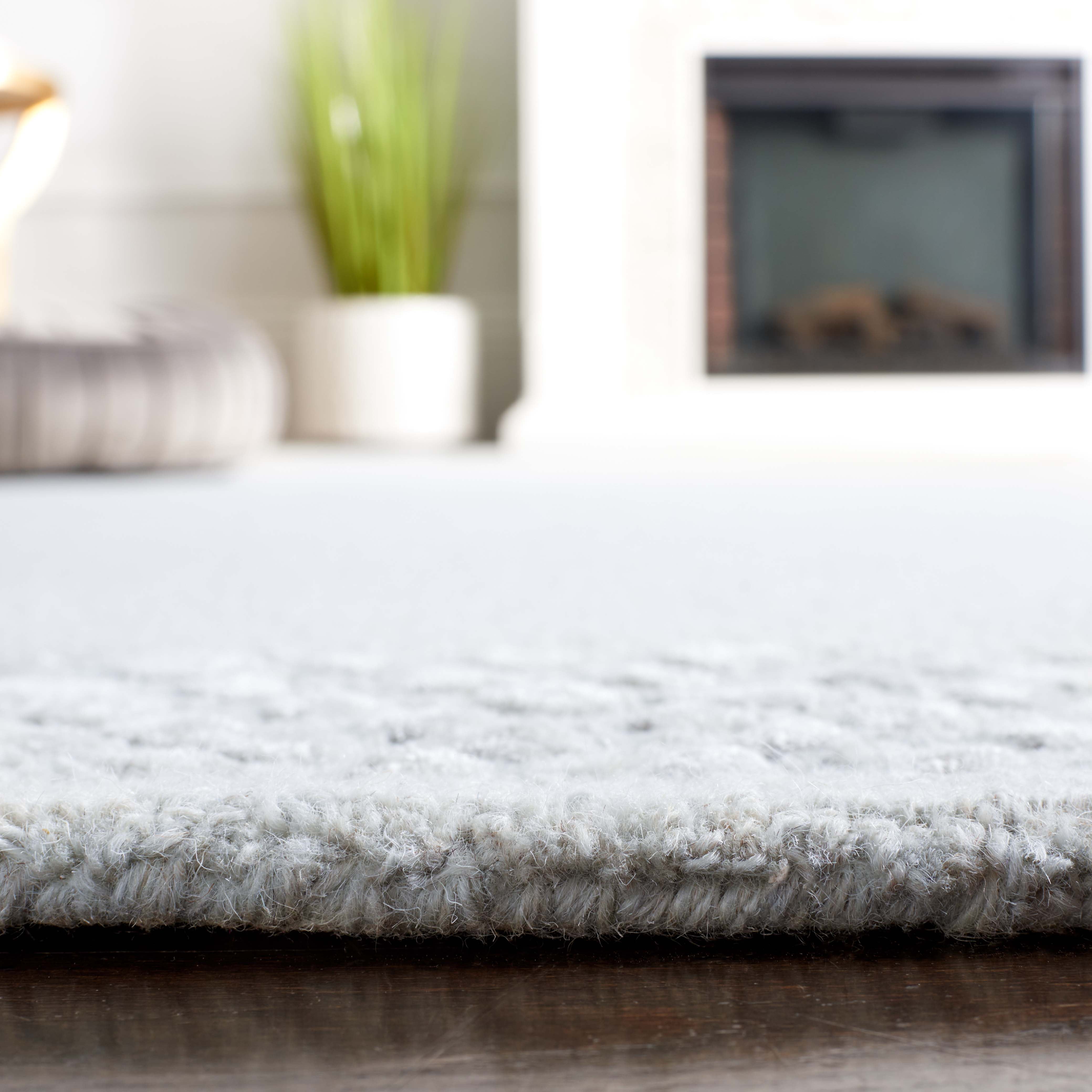 SAFAVIEH Glamour Elfrida Bordered Area Rug, Light Grey, 6' x 6' Square